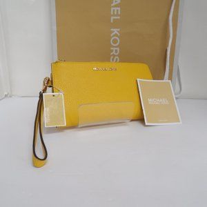 Michael Kors Jet Set -Pebble Leather Ph Wristlet